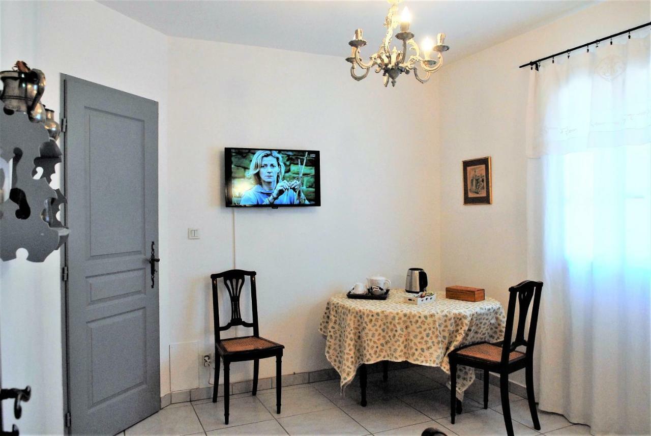 Bed and Breakfast Lousoan Aix-en-Provence Esterno foto